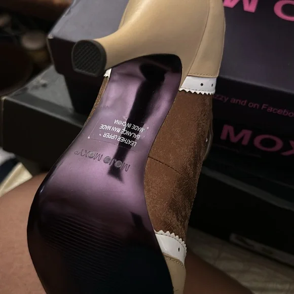 New Pair of Mojo Moxy Butterfield Shoes Leather Upper Size 11M - Picture 3 of 5